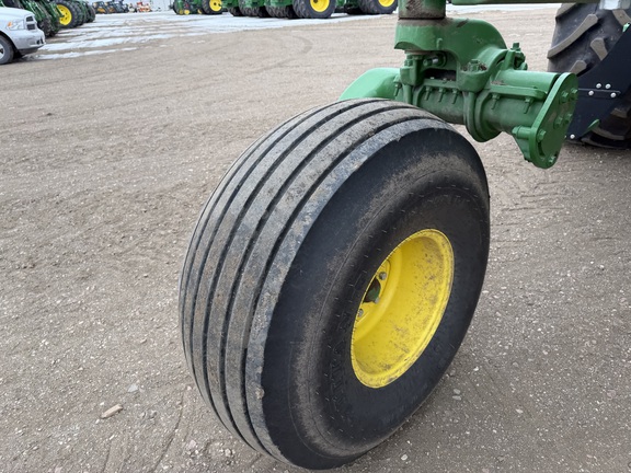 2024 John Deere W235R - Photo14