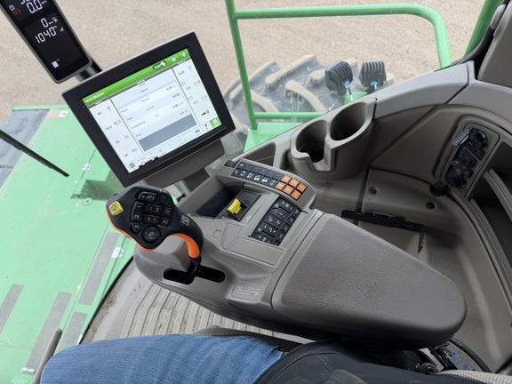 2024 John Deere W235R - Photo43