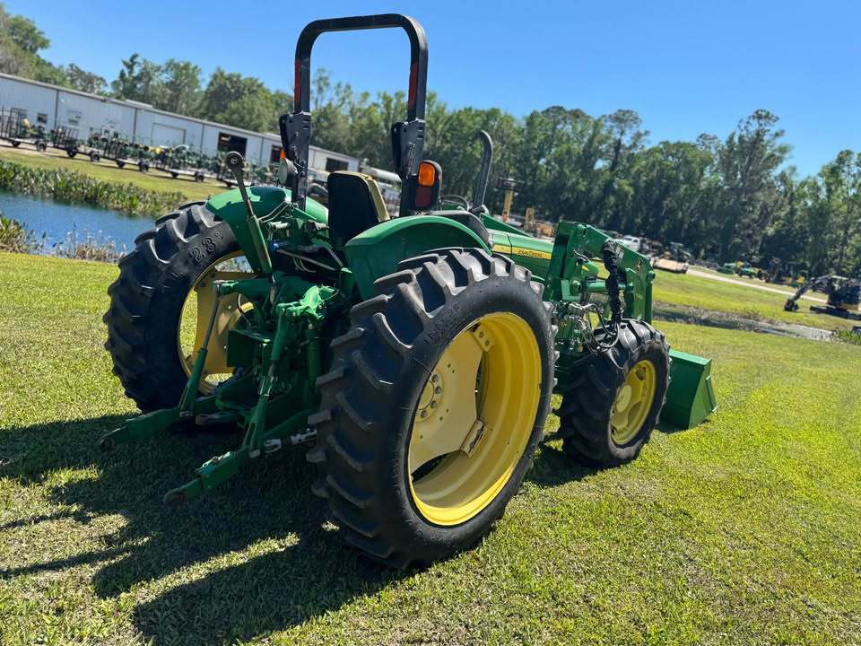 2011 John Deere 5085M Image 5
