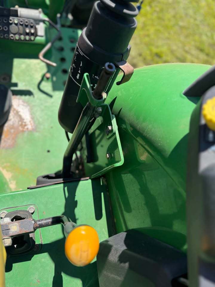2011 John Deere 5085M Image 8