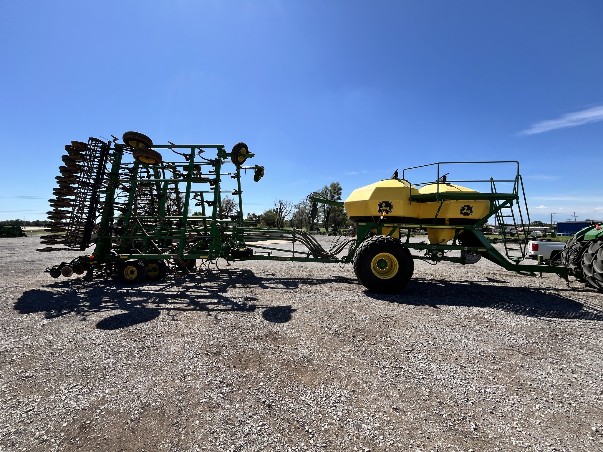 2012 John Deere 730 Image 10