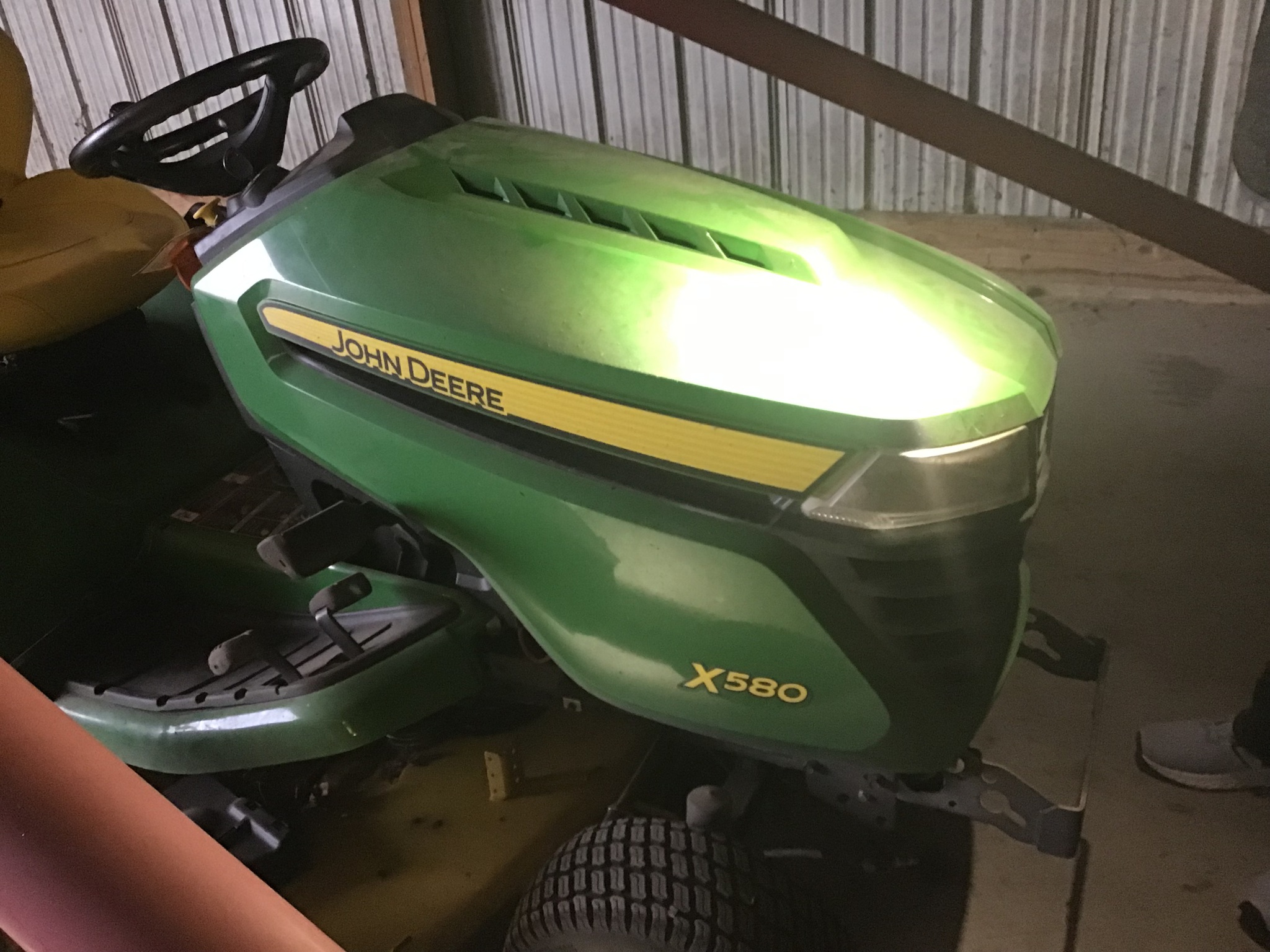 2022 John Deere X580 Image 1