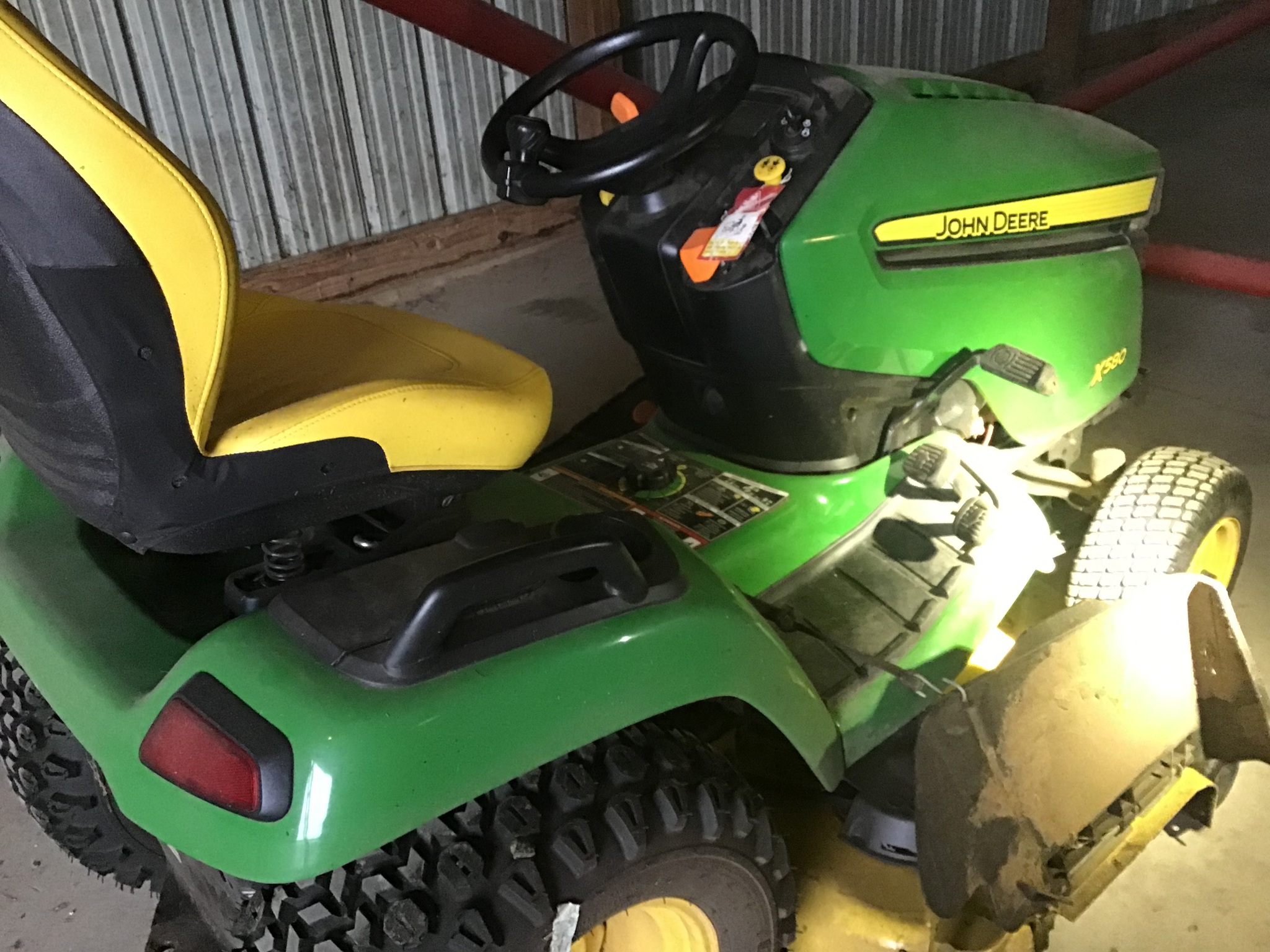 2022 John Deere X580 Image 8