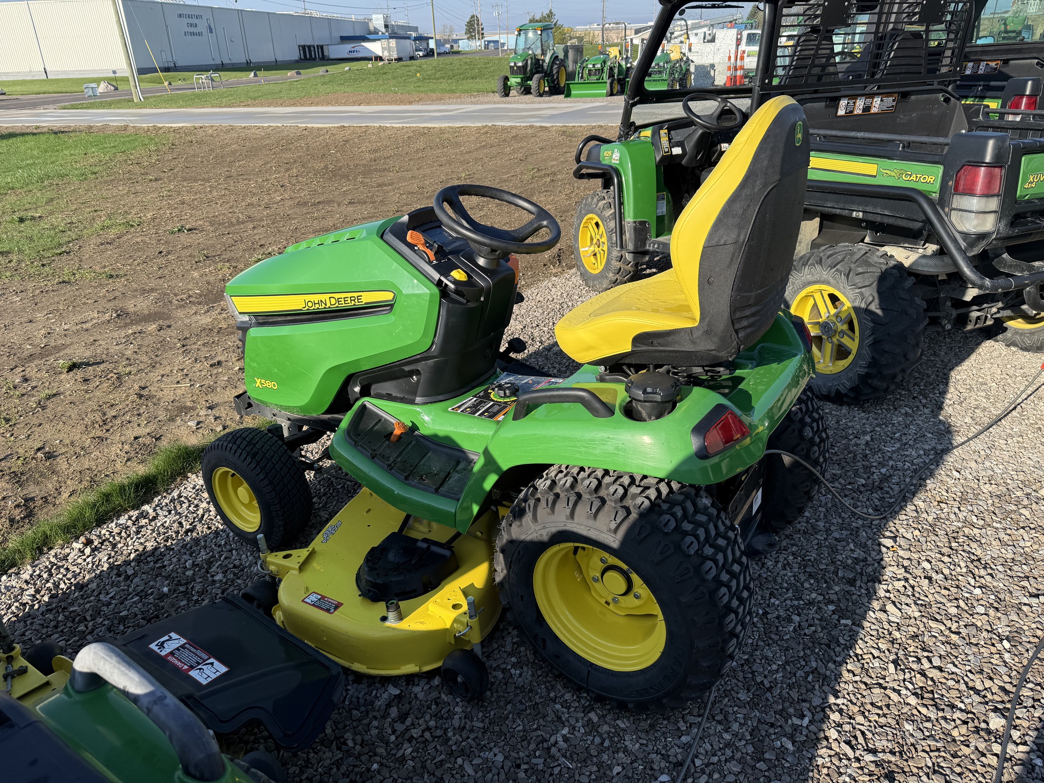 2022 John Deere X580 Image 11