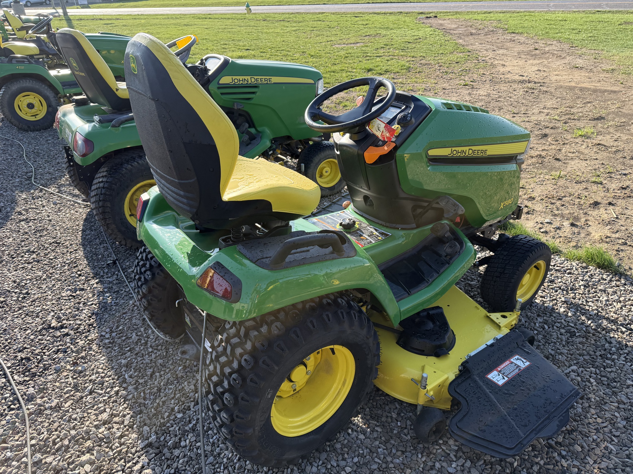 2022 John Deere X580 Image 9
