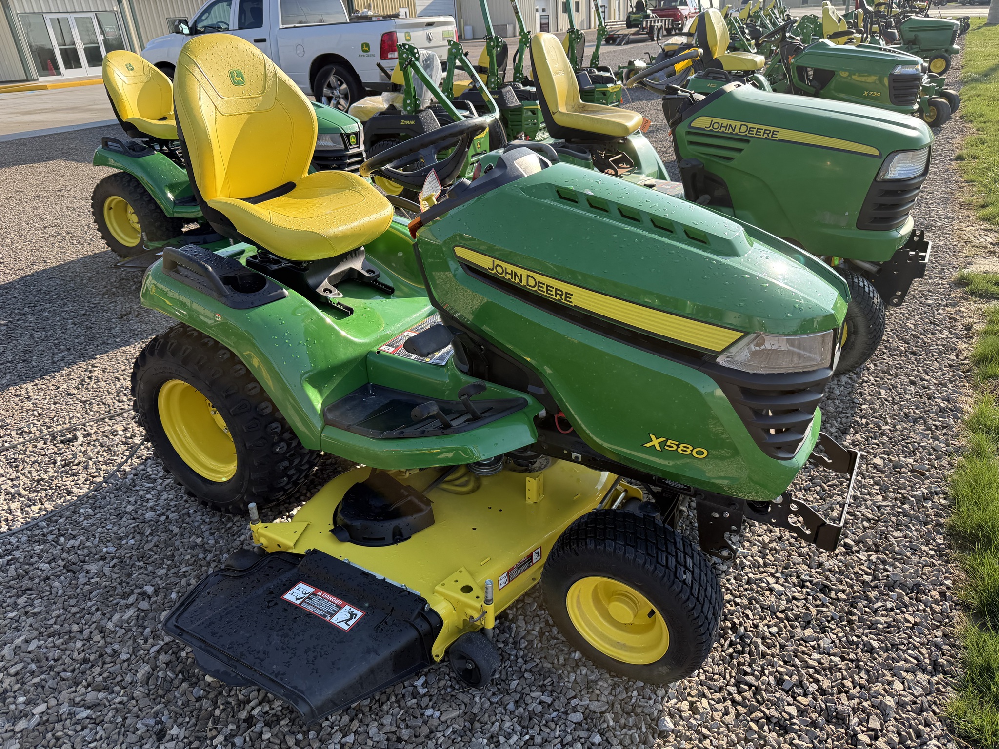 2022 John Deere X580 Image 7