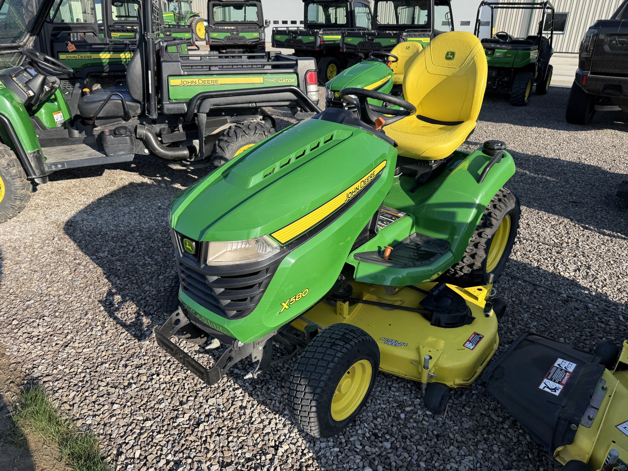 2022 John Deere X580 Image 3