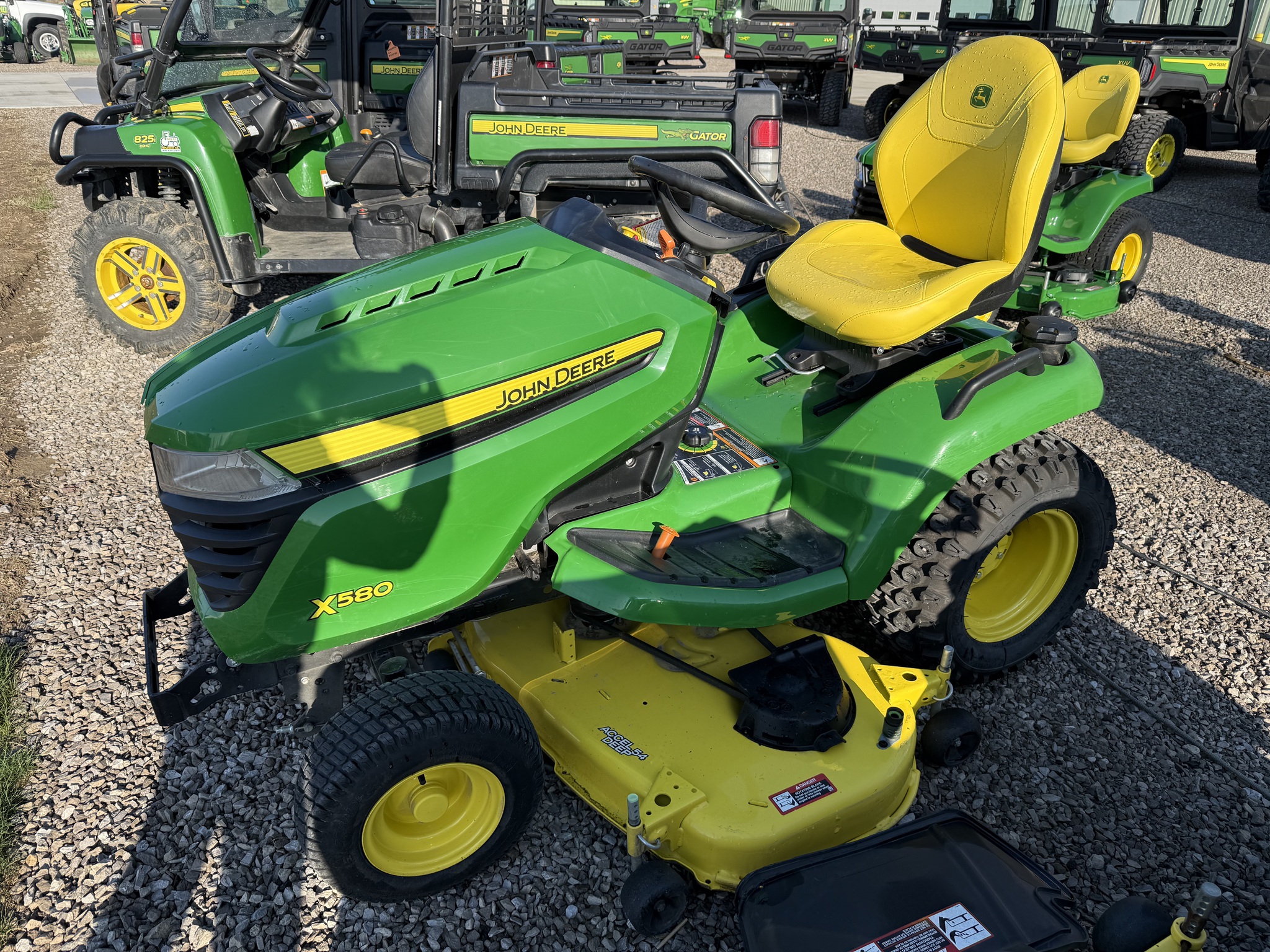 2022 John Deere X580 Image 2