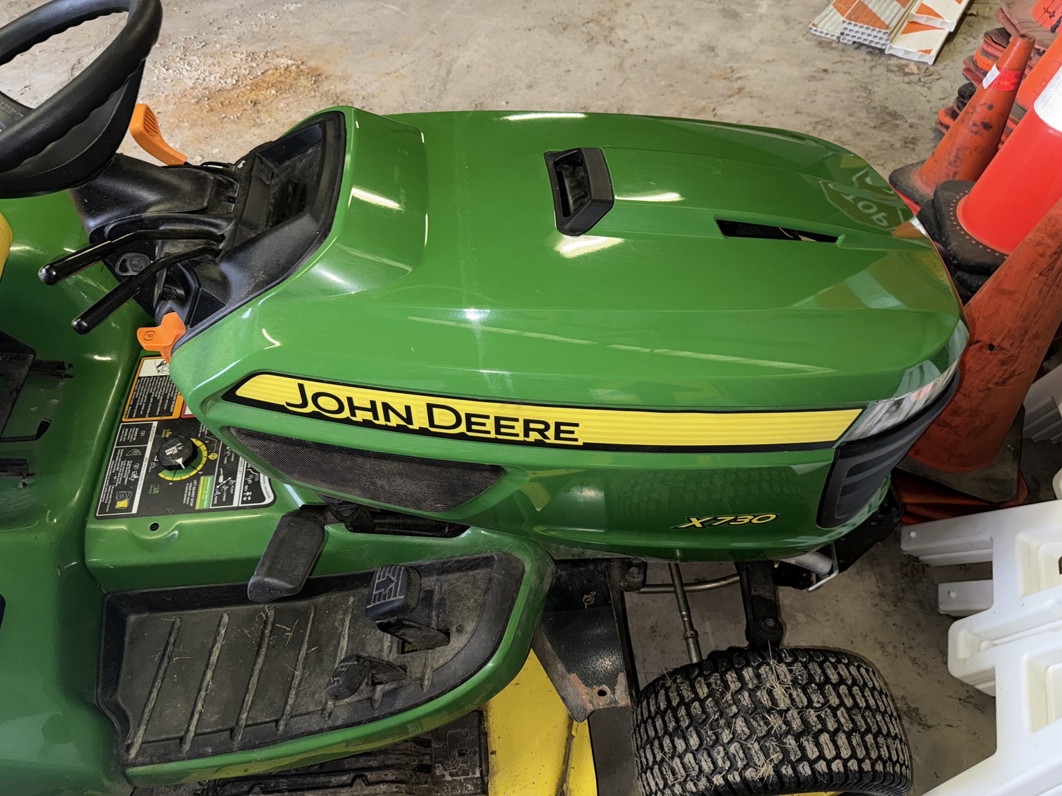 2022 John Deere X730 Image 3