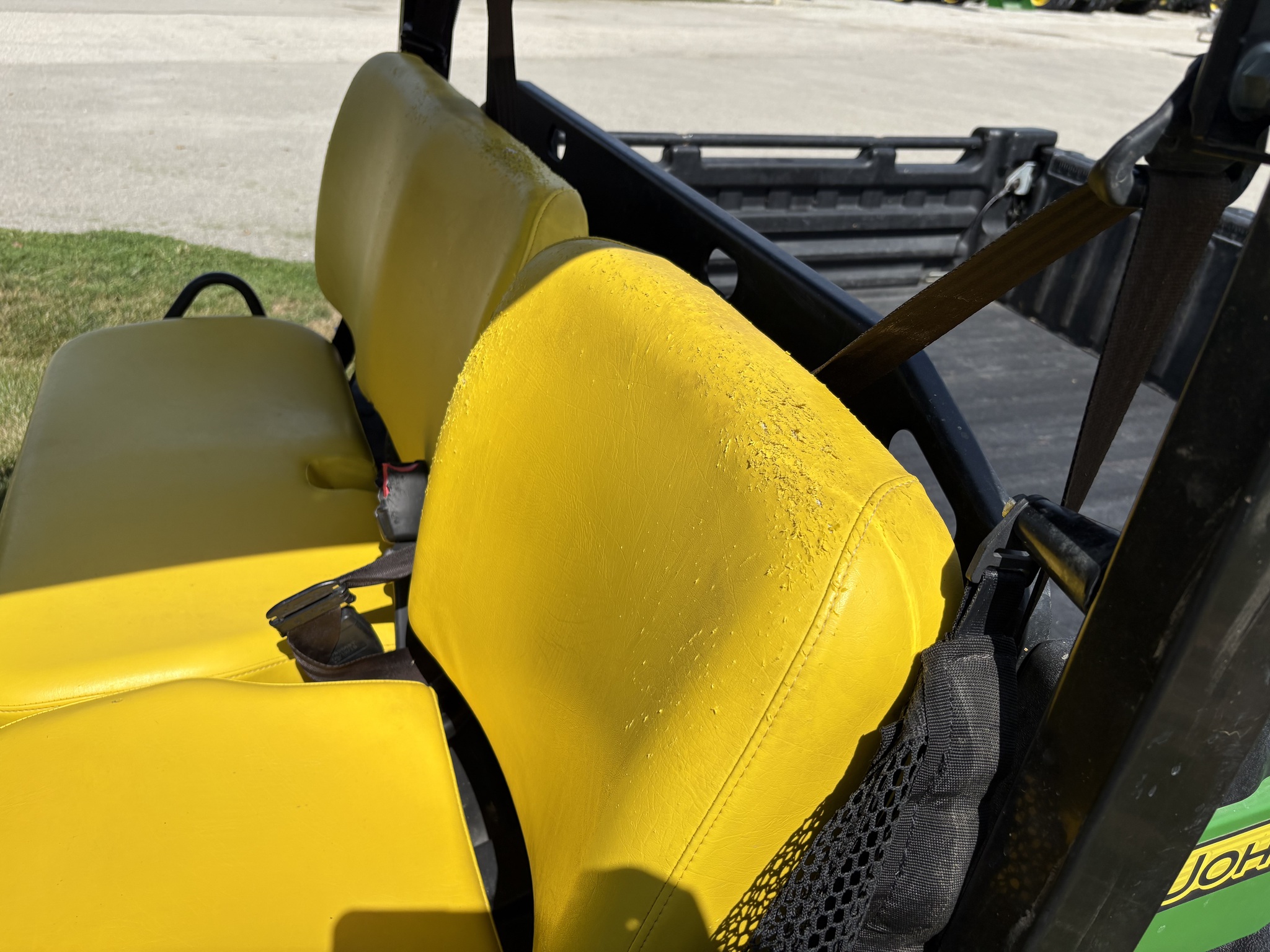  2020 John Deere XUV 835M at Heritage Tractor in Kewanee, IL