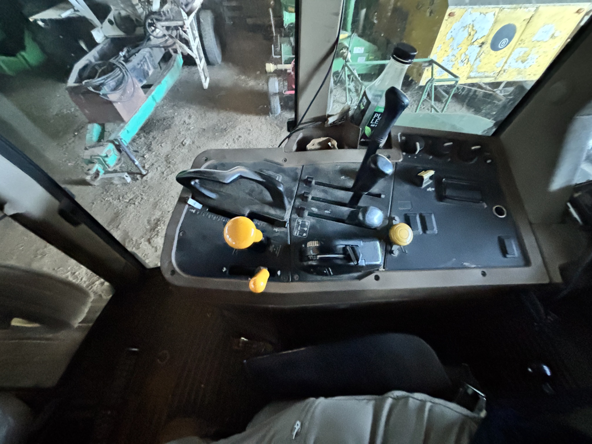 2001 John Deere 7810 Image 3