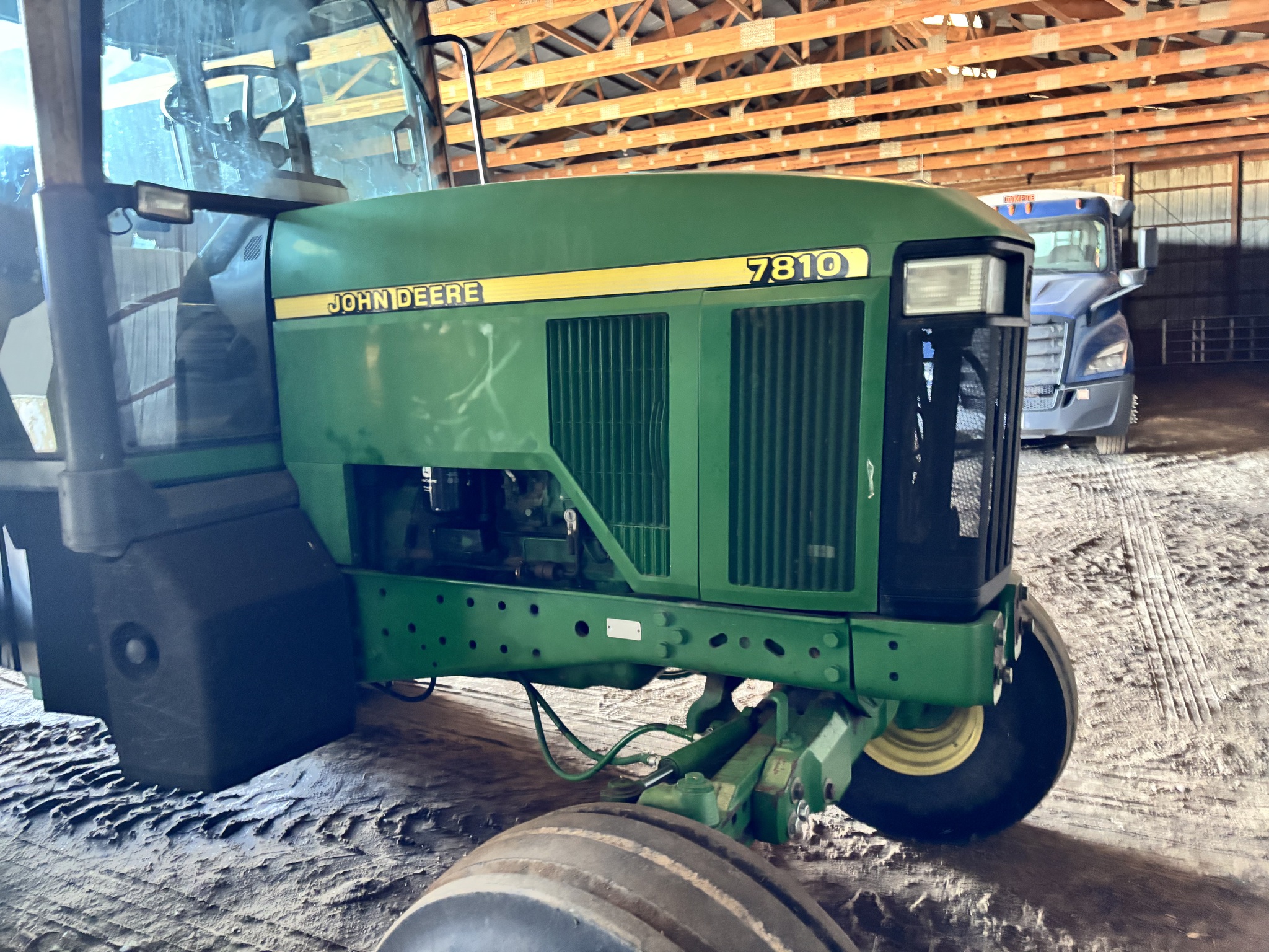 2001 John Deere 7810 Image 1