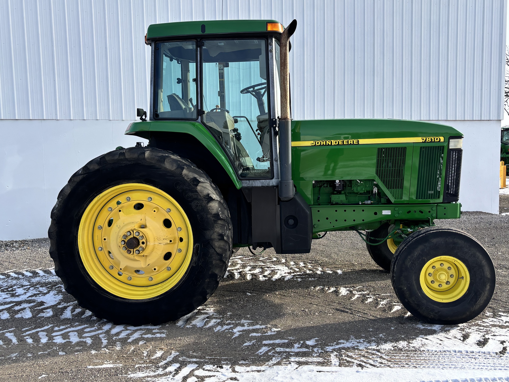 2001 John Deere 7810 Image 3