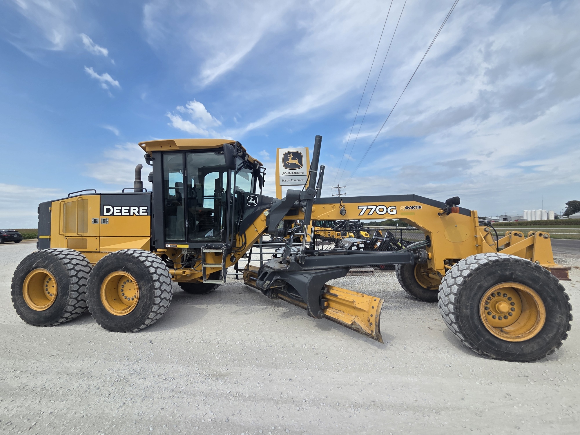 2010 John Deere 770G Image 2