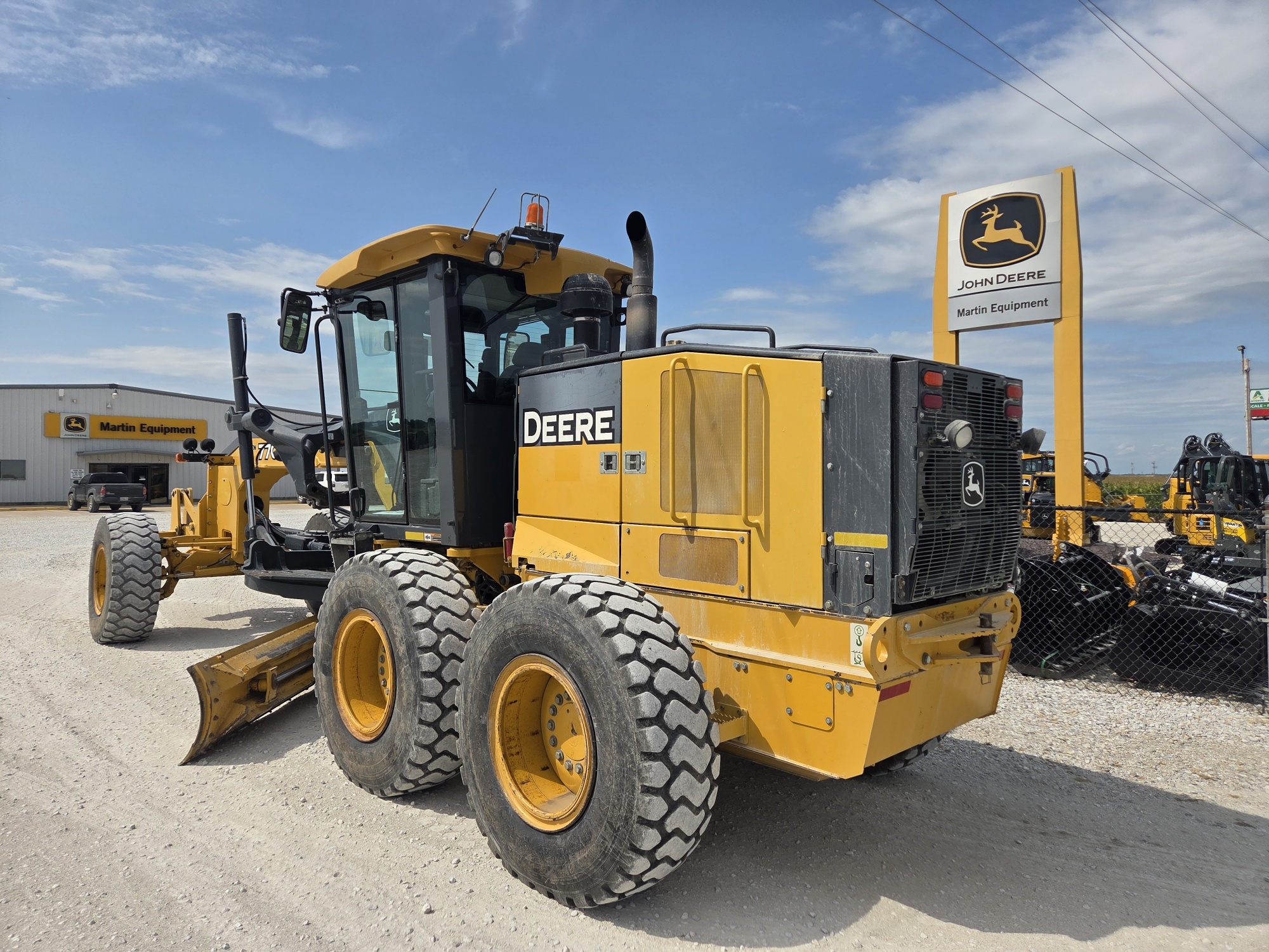 2010 John Deere 770G Image 6
