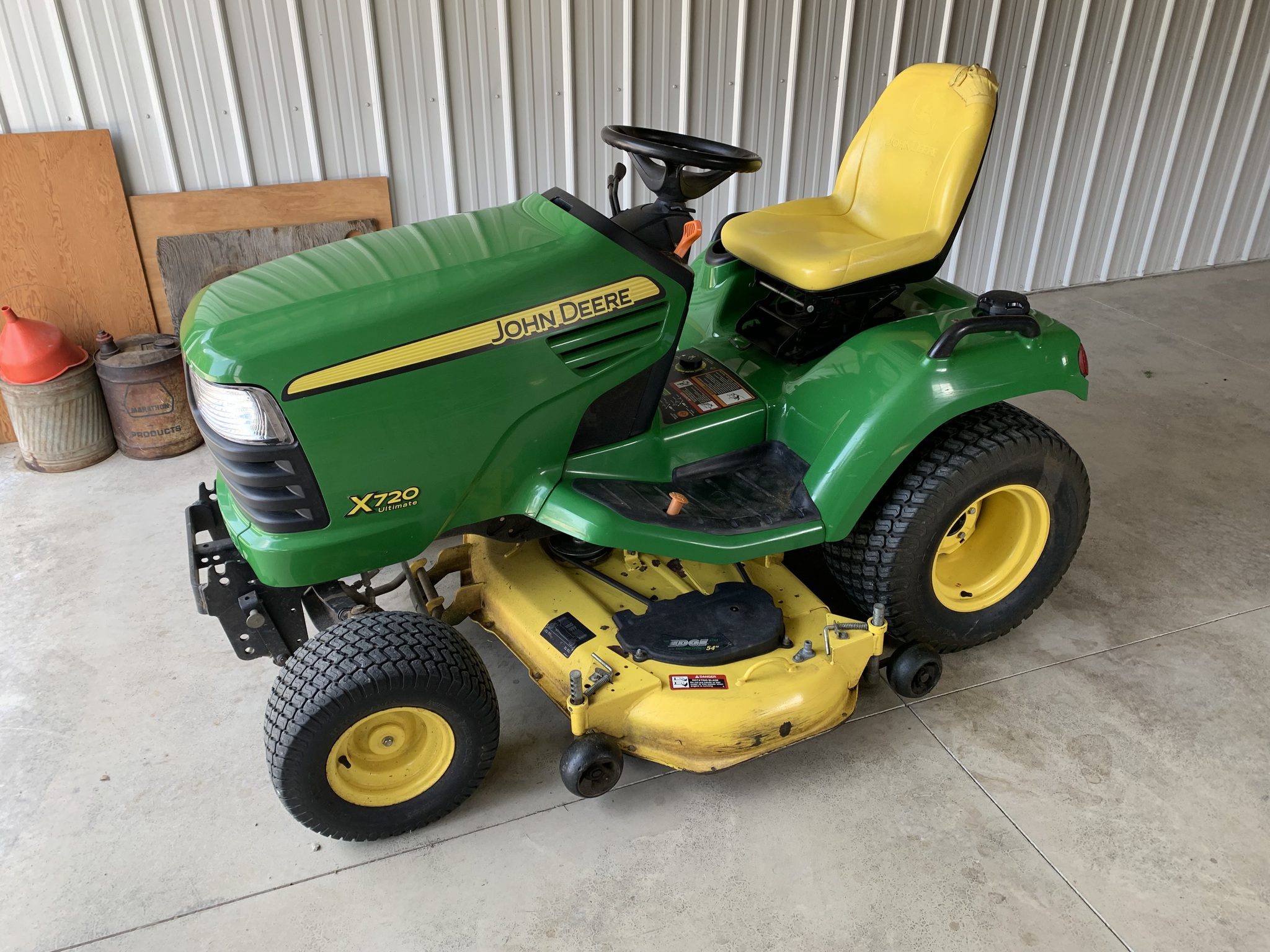 2012 John Deere X720 Image 2