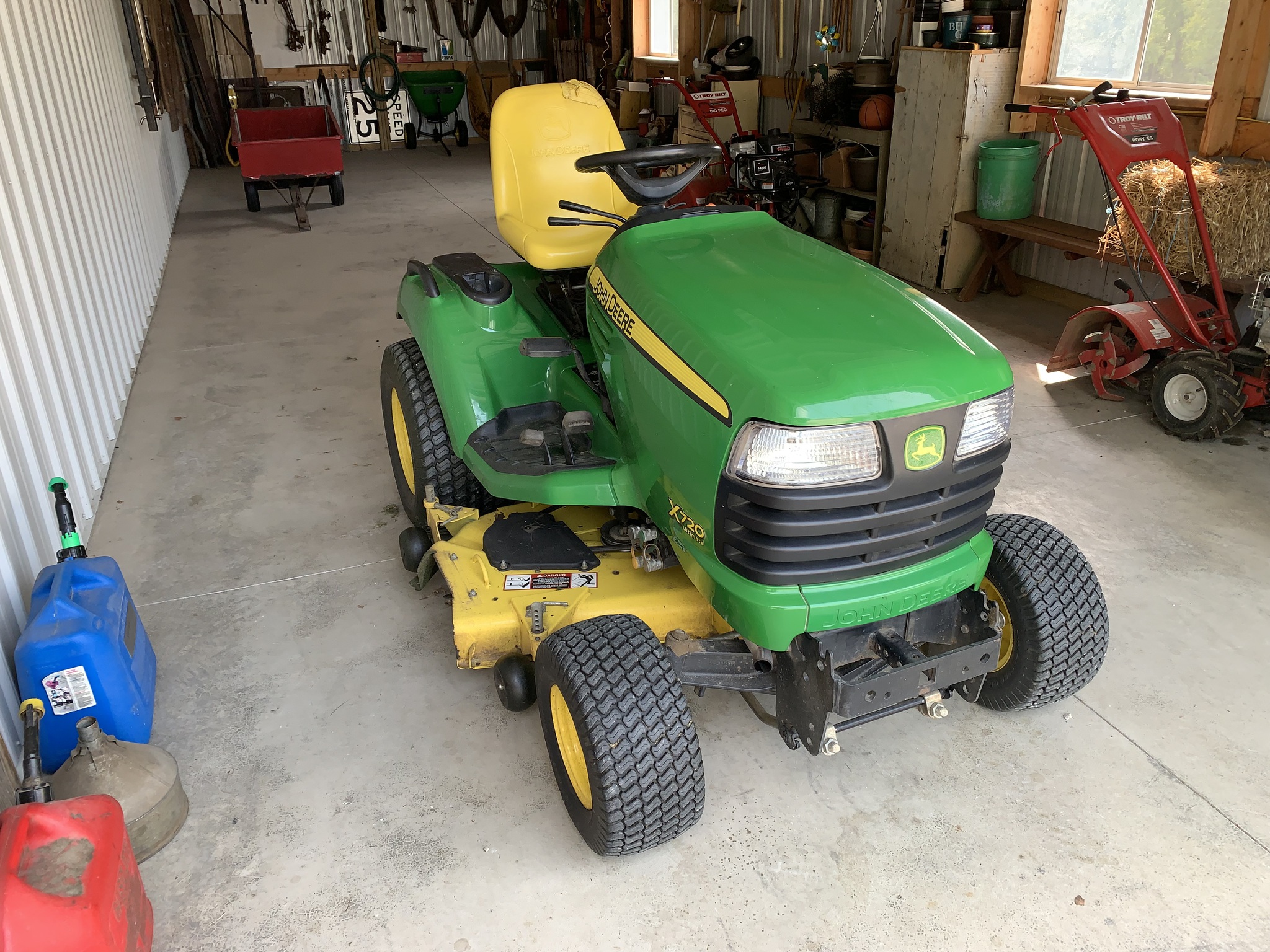 2012 John Deere X720 Image 5