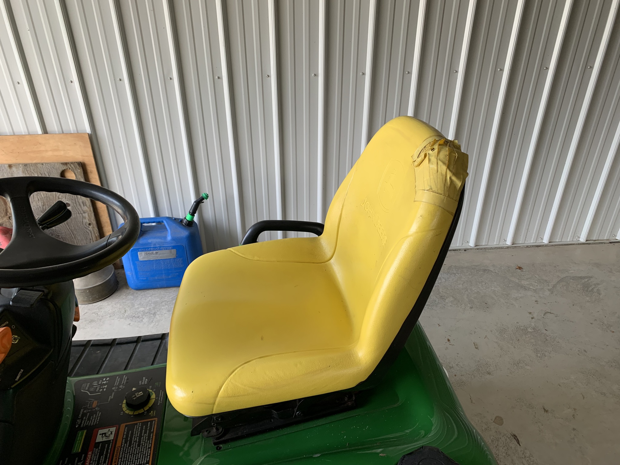 2012 John Deere X720 Image 10