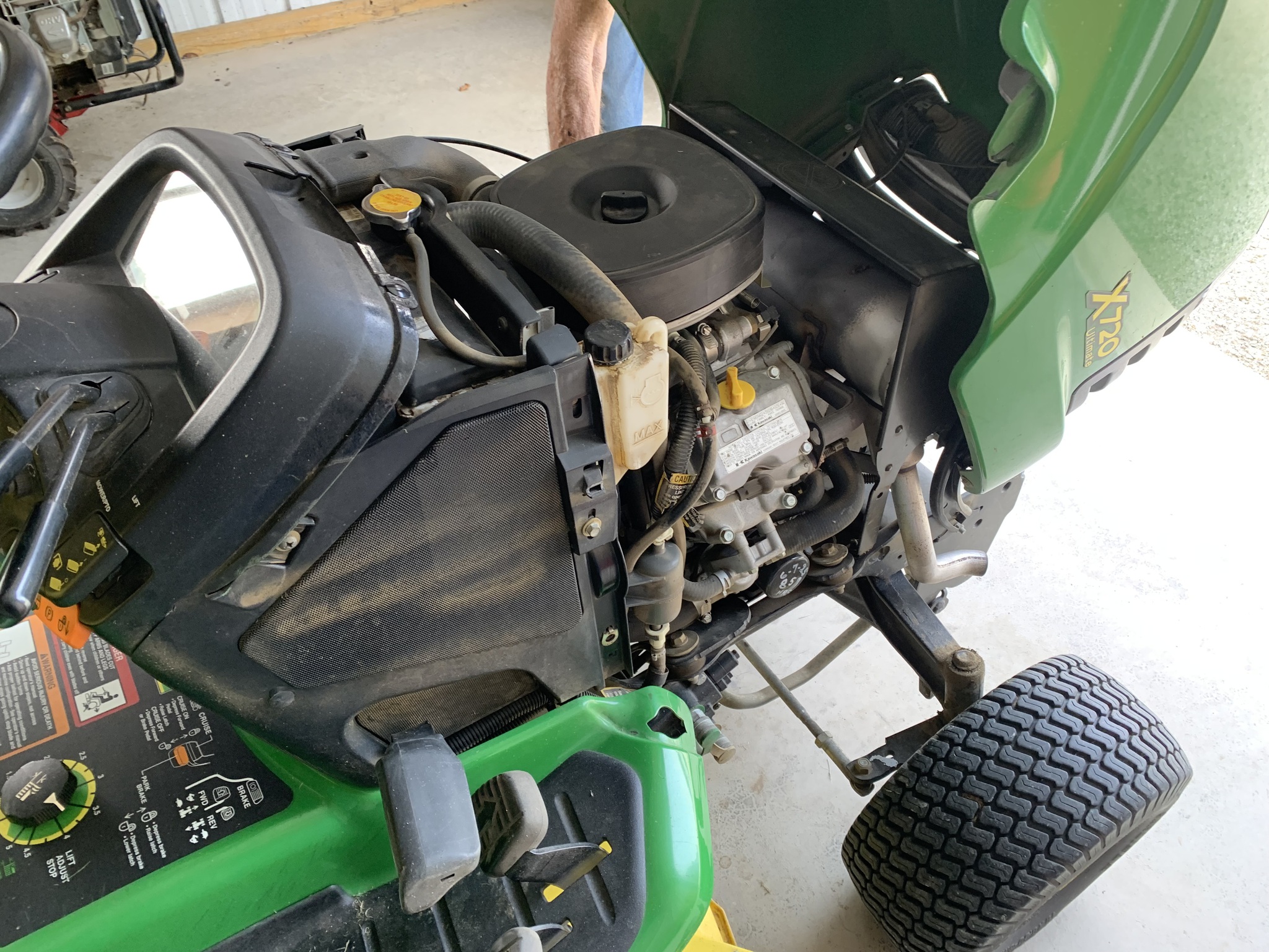 2012 John Deere X720 Image 13