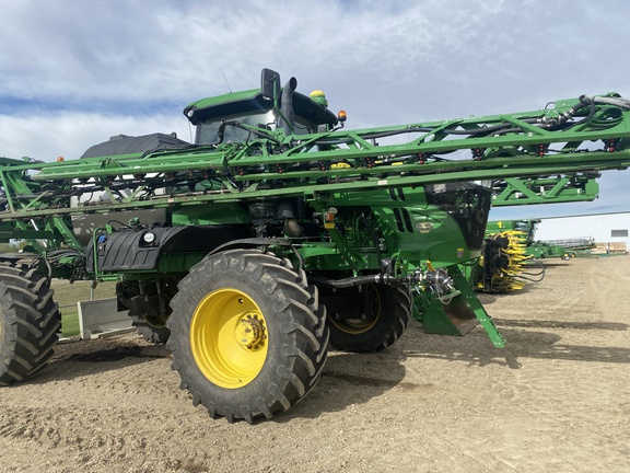 Used 2019 John Deere R4044 Self Propelled Sprayers at Horizon Ag & Turf in Lloydminster, AB - Photo2