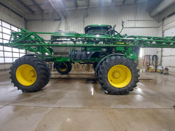  John Deere R4044