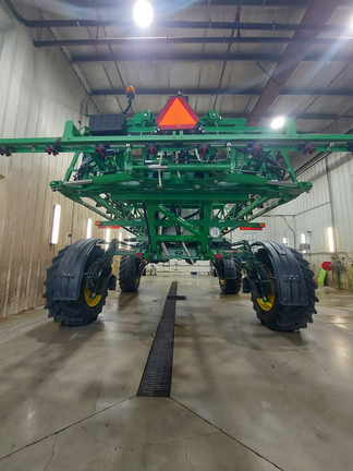 Used 2019 John Deere R4044 Self Propelled Sprayers at Horizon Ag & Turf in Lloydminster, AB - Photo2