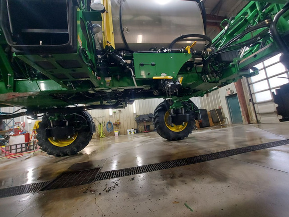 Used 2019 John Deere R4044 Self Propelled Sprayers at Horizon Ag & Turf in Lloydminster, AB - Photo4