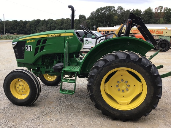 Photo of 2022 John Deere 5045E