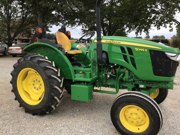 Photo of 2022 John Deere 5045E