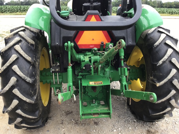 Photo of 2022 John Deere 5045E