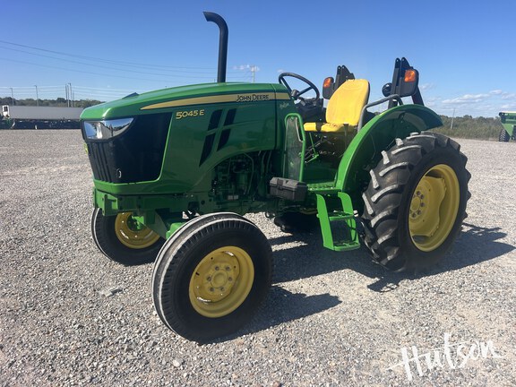 Photo of 2022 John Deere 5045E