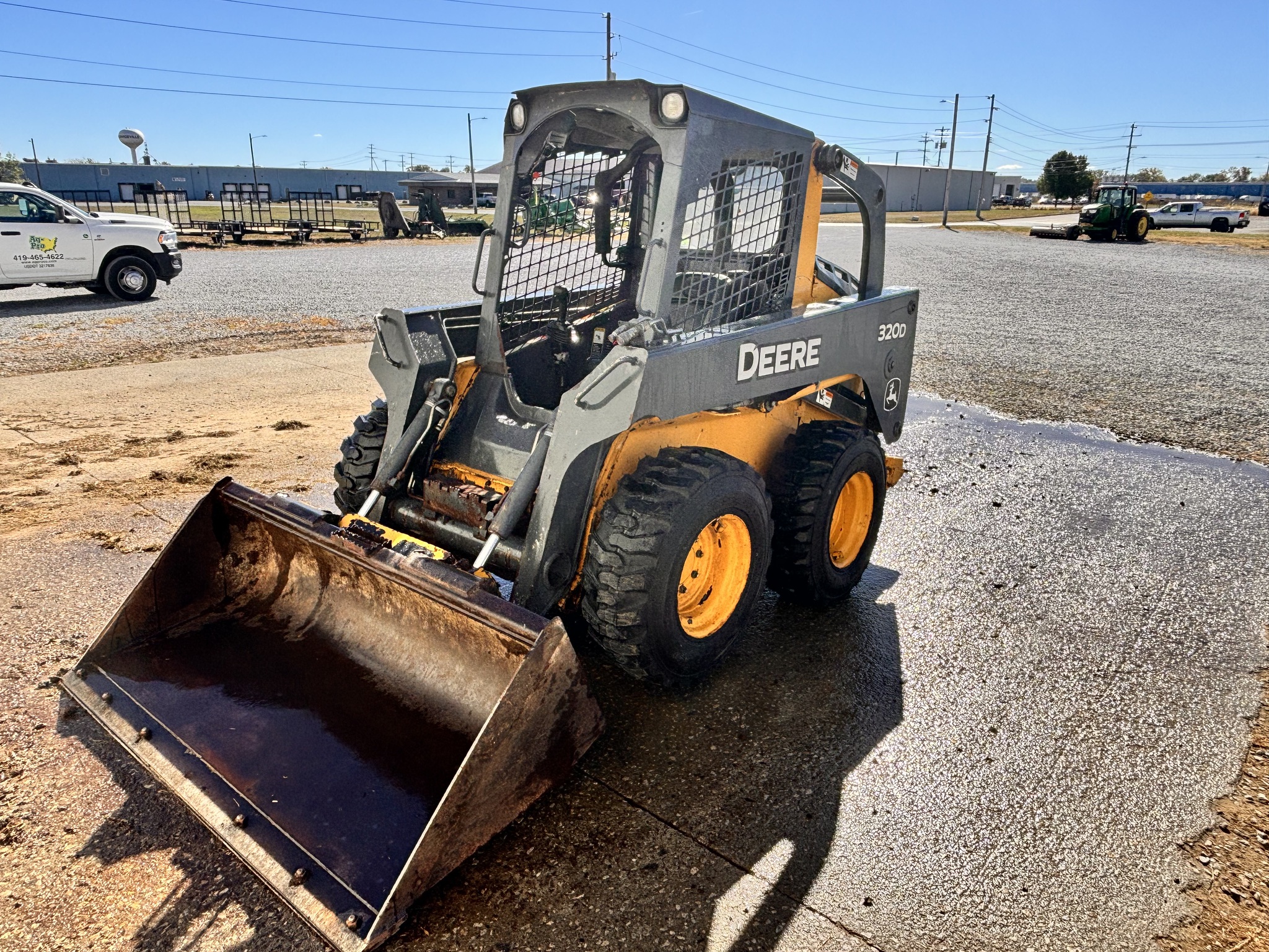 2012 John Deere 320D Image 1
