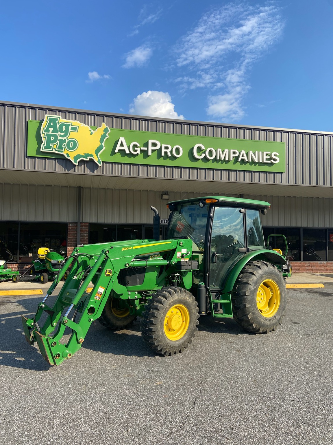 2018 John Deere 5075E Image 1