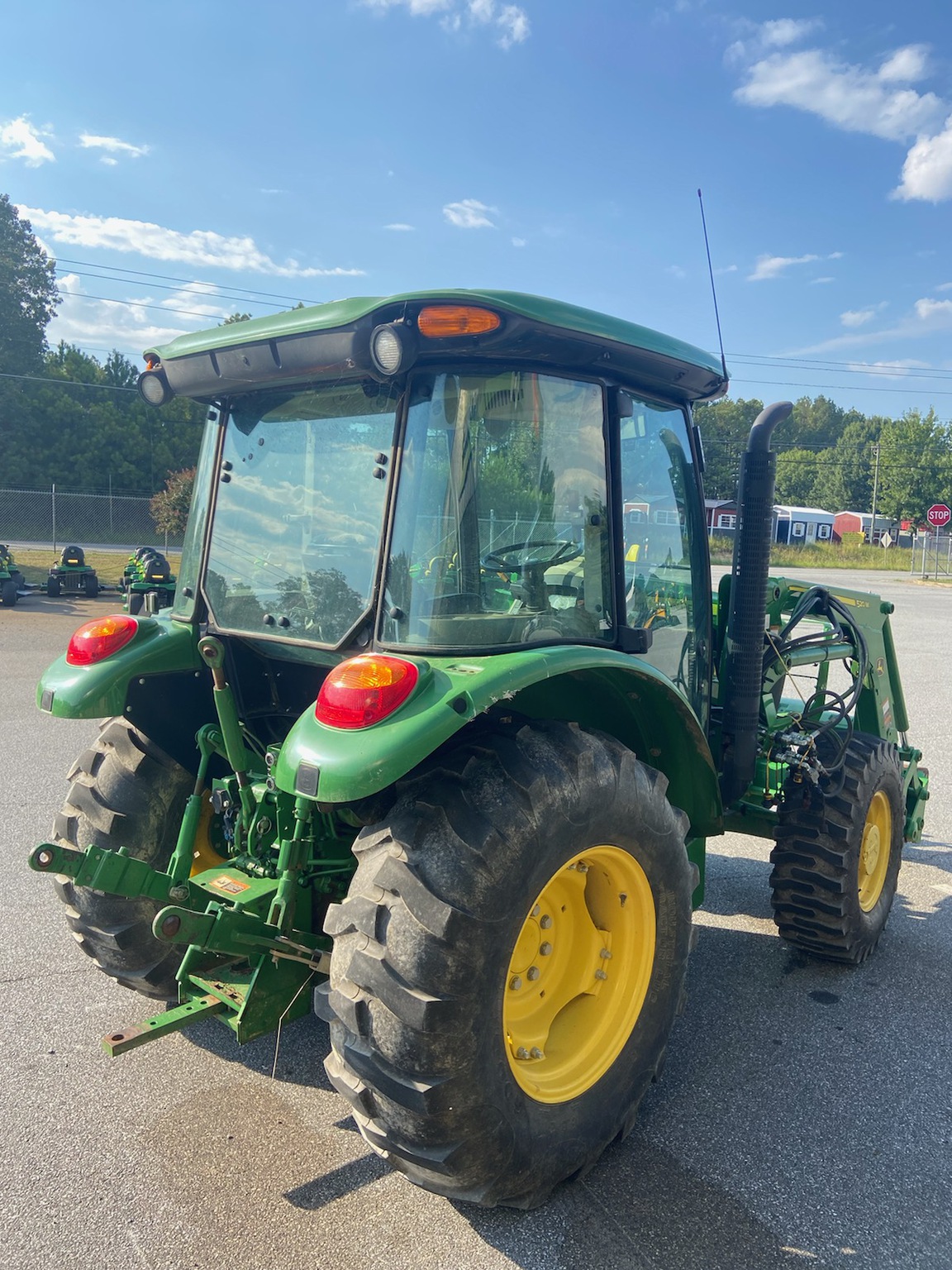 2018 John Deere 5075E Image 4