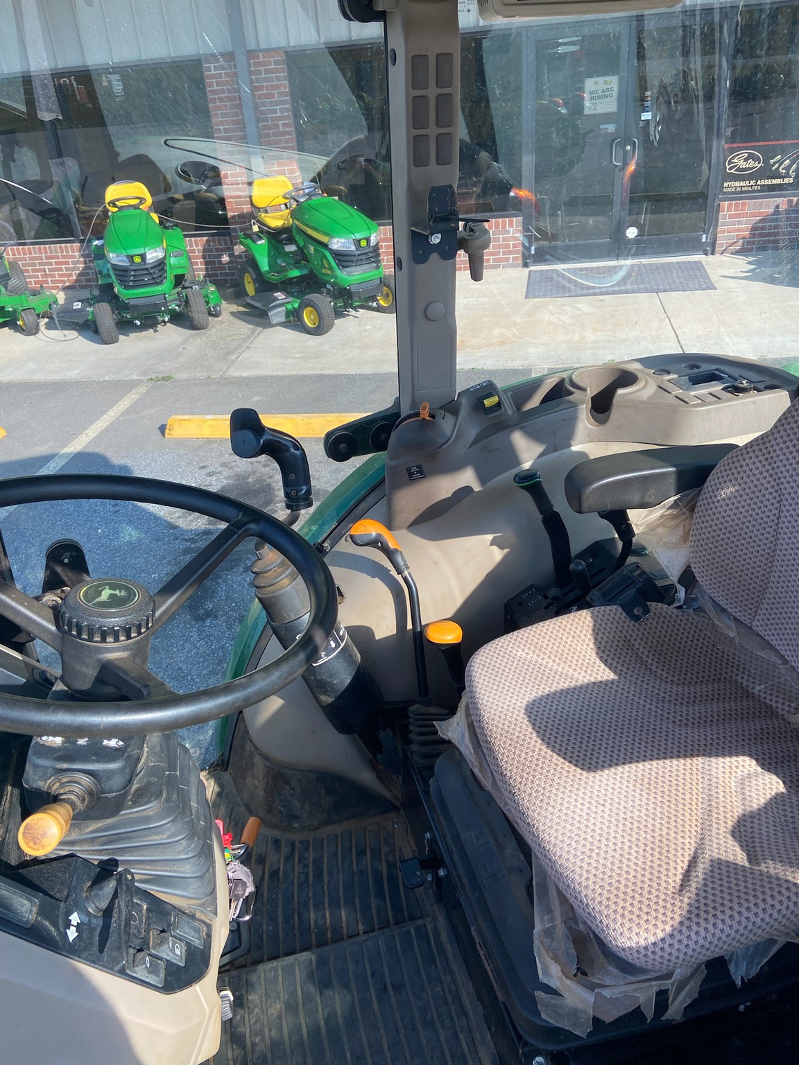 2018 John Deere 5075E Image 9