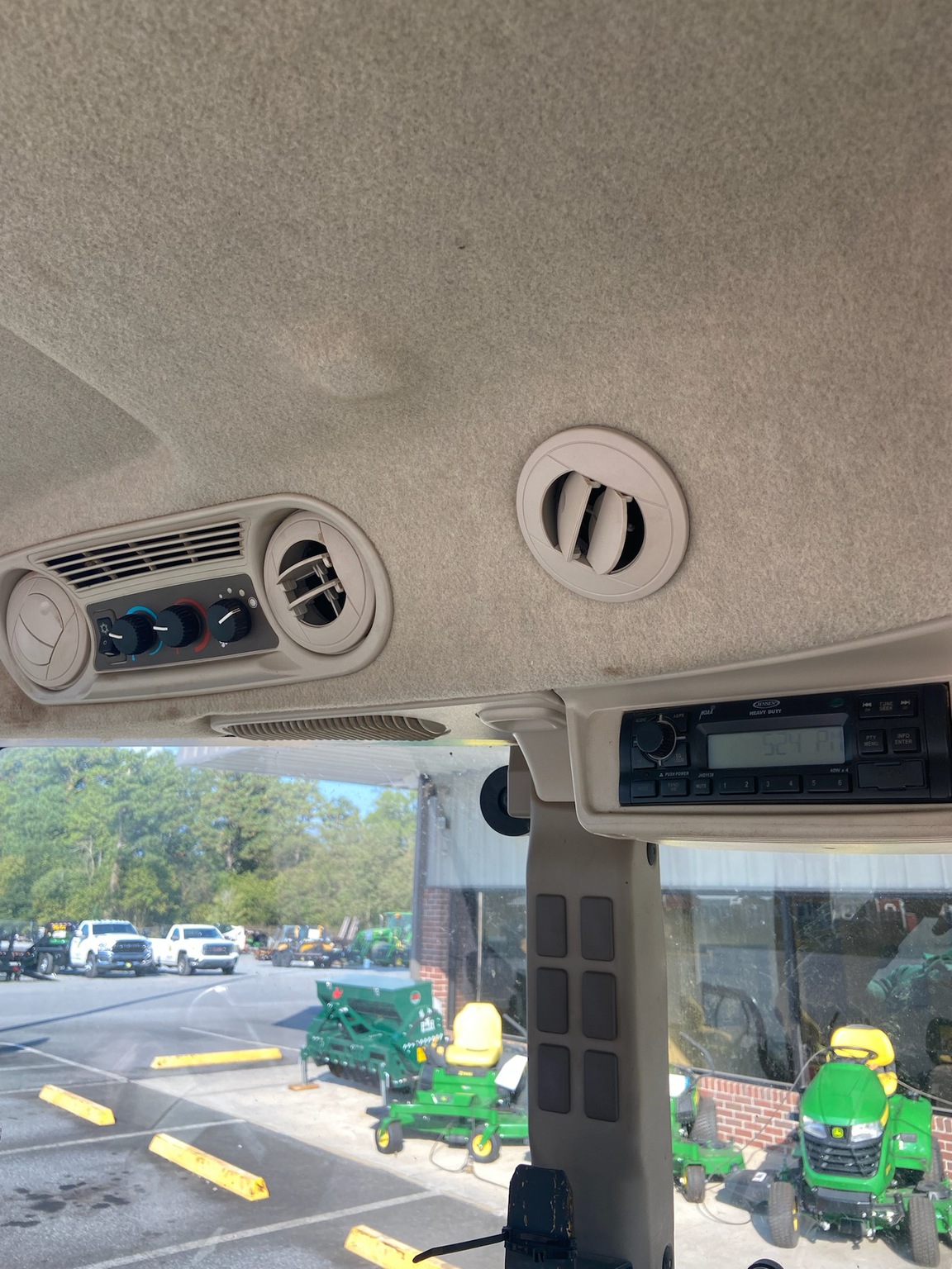 2018 John Deere 5075E Image 11