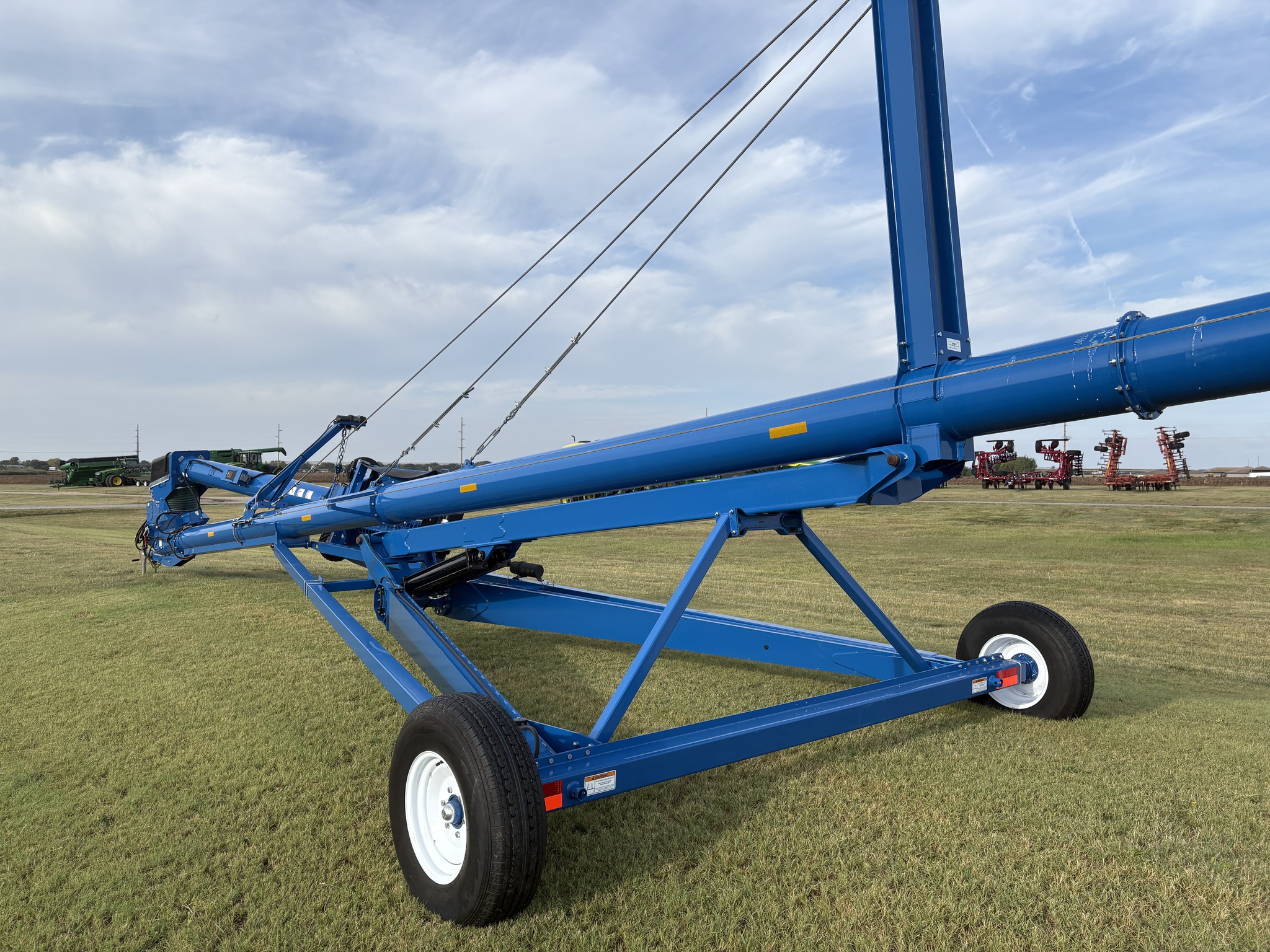 2023 Brandt 1390XL Image 6