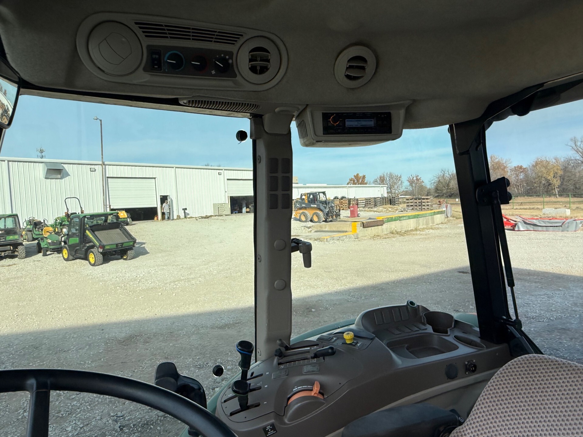 2015 John Deere 5100E Image 11