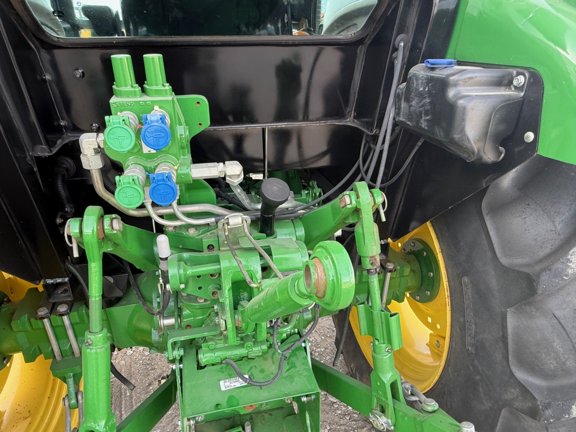 2015 John Deere 5100E Image 8