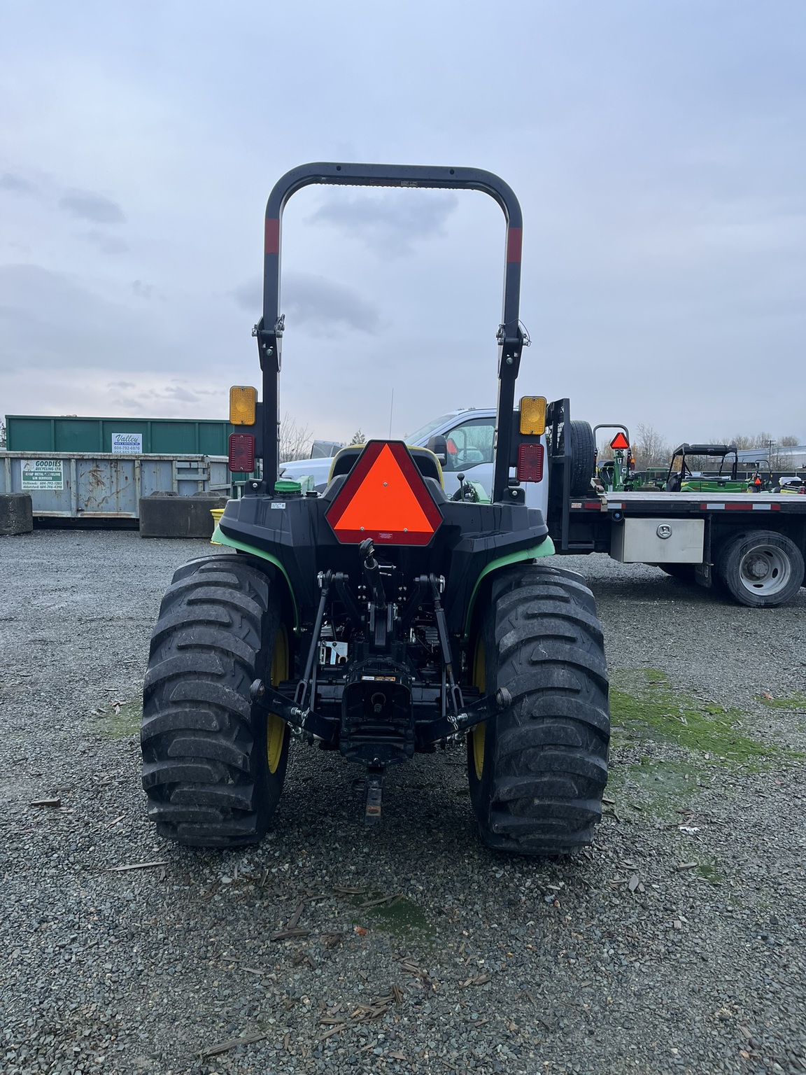 2023 John Deere 3038E Image 4