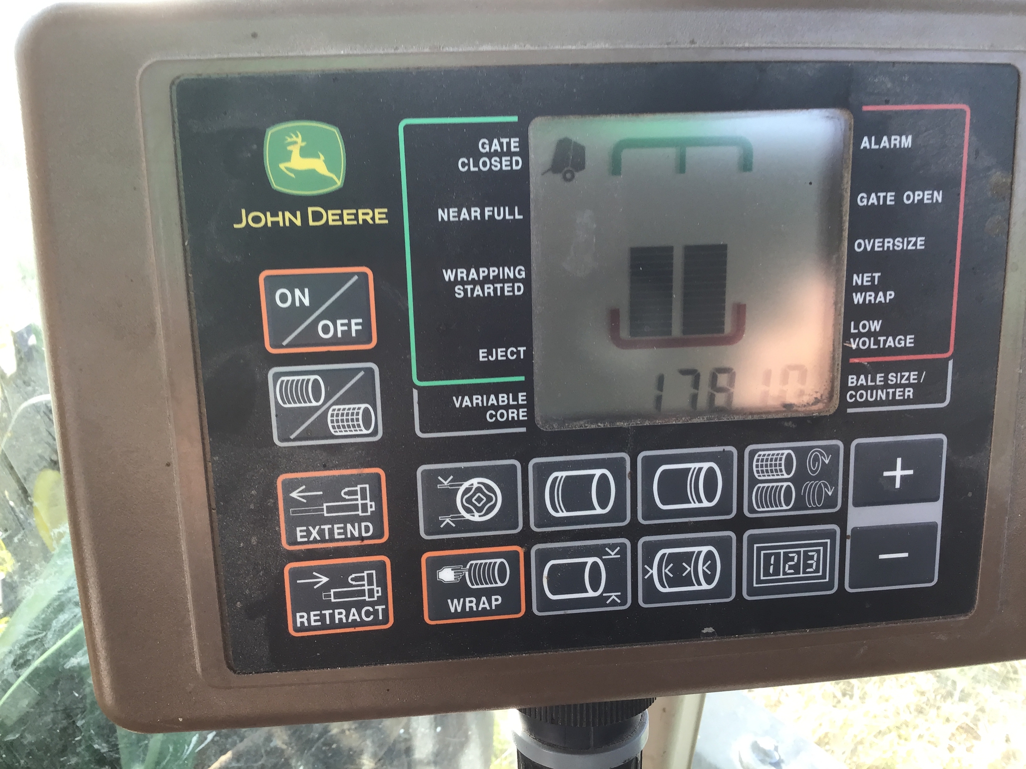 2014 John Deere 569 Image 11