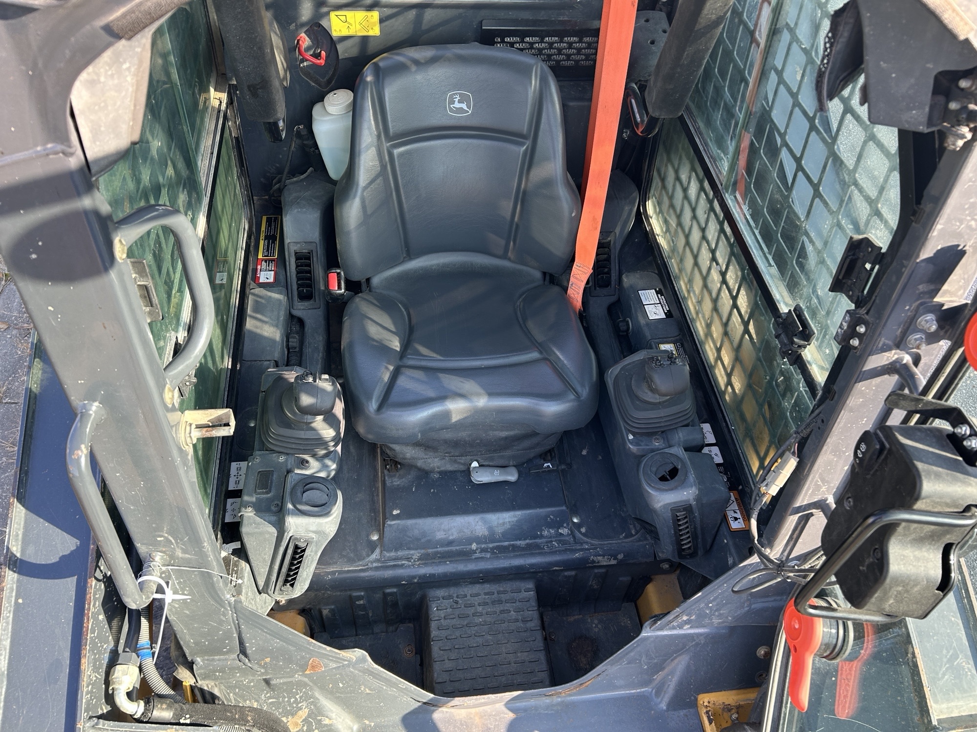 2021 John Deere 317G Image 7