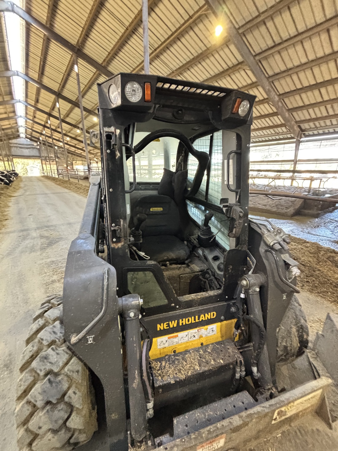 2022 New Holland L318 Image 10