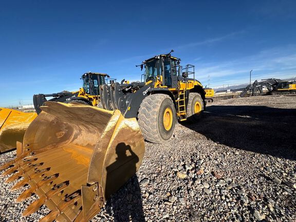 2023 John Deere 844P