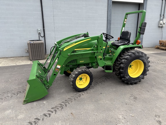 2010 John Deere 3005