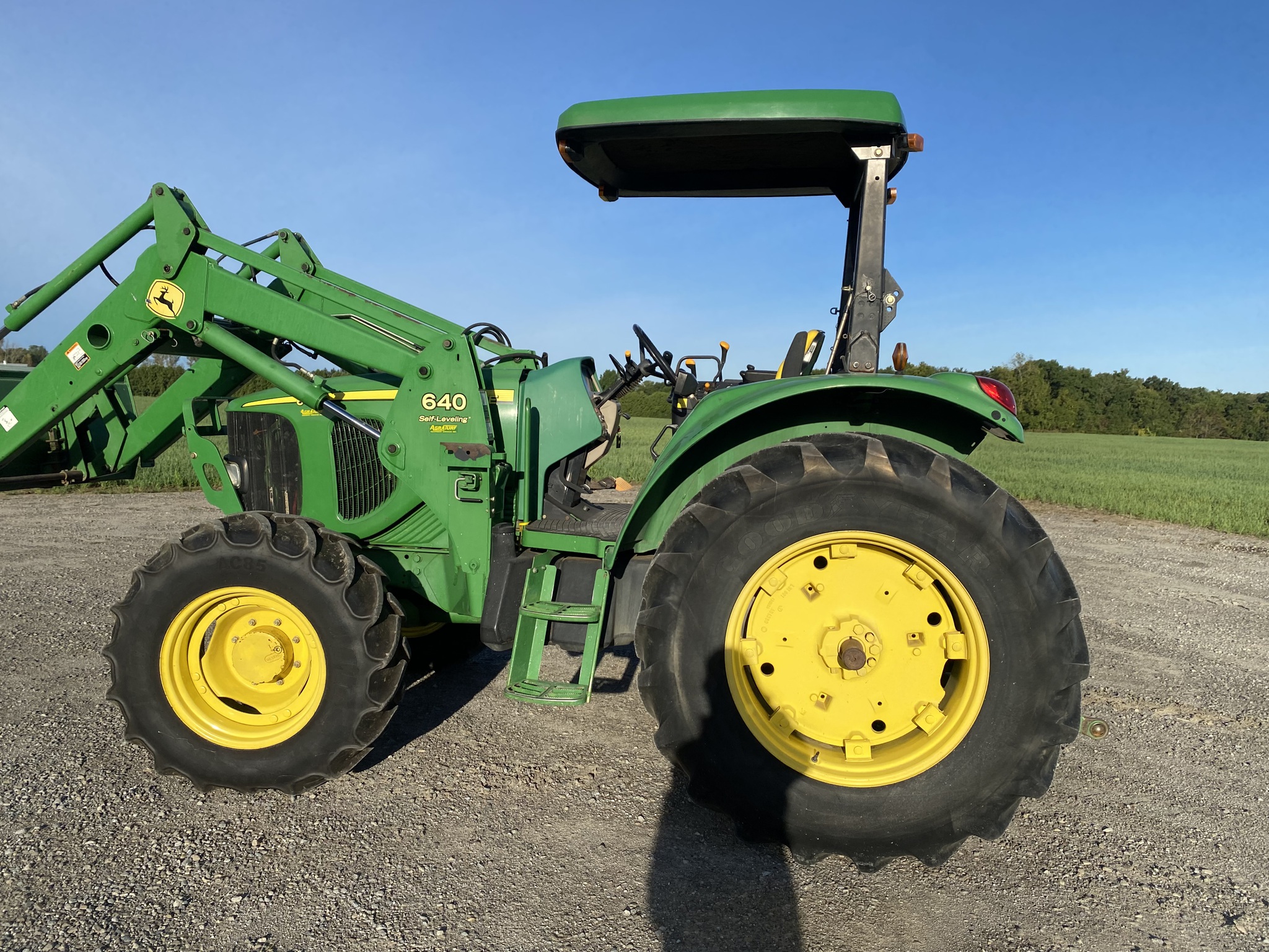 2004 John Deere 6420 Image 2