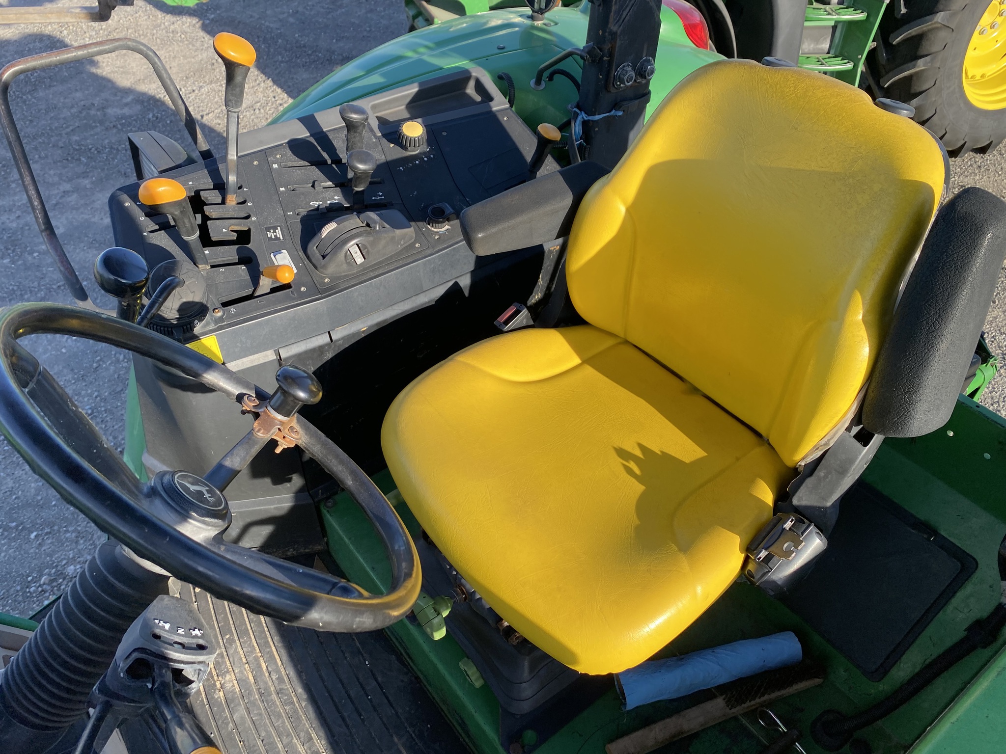 2004 John Deere 6420 Image 12