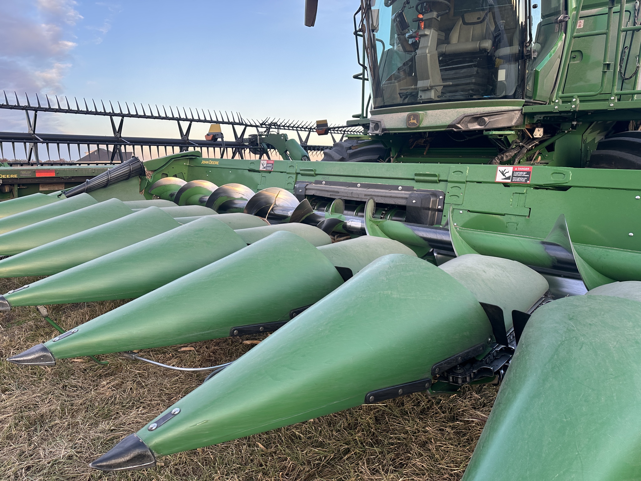 2023 John Deere C8R Image 6