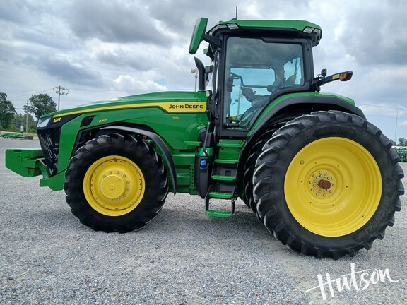 Photo of 2024 John Deere 8R 230