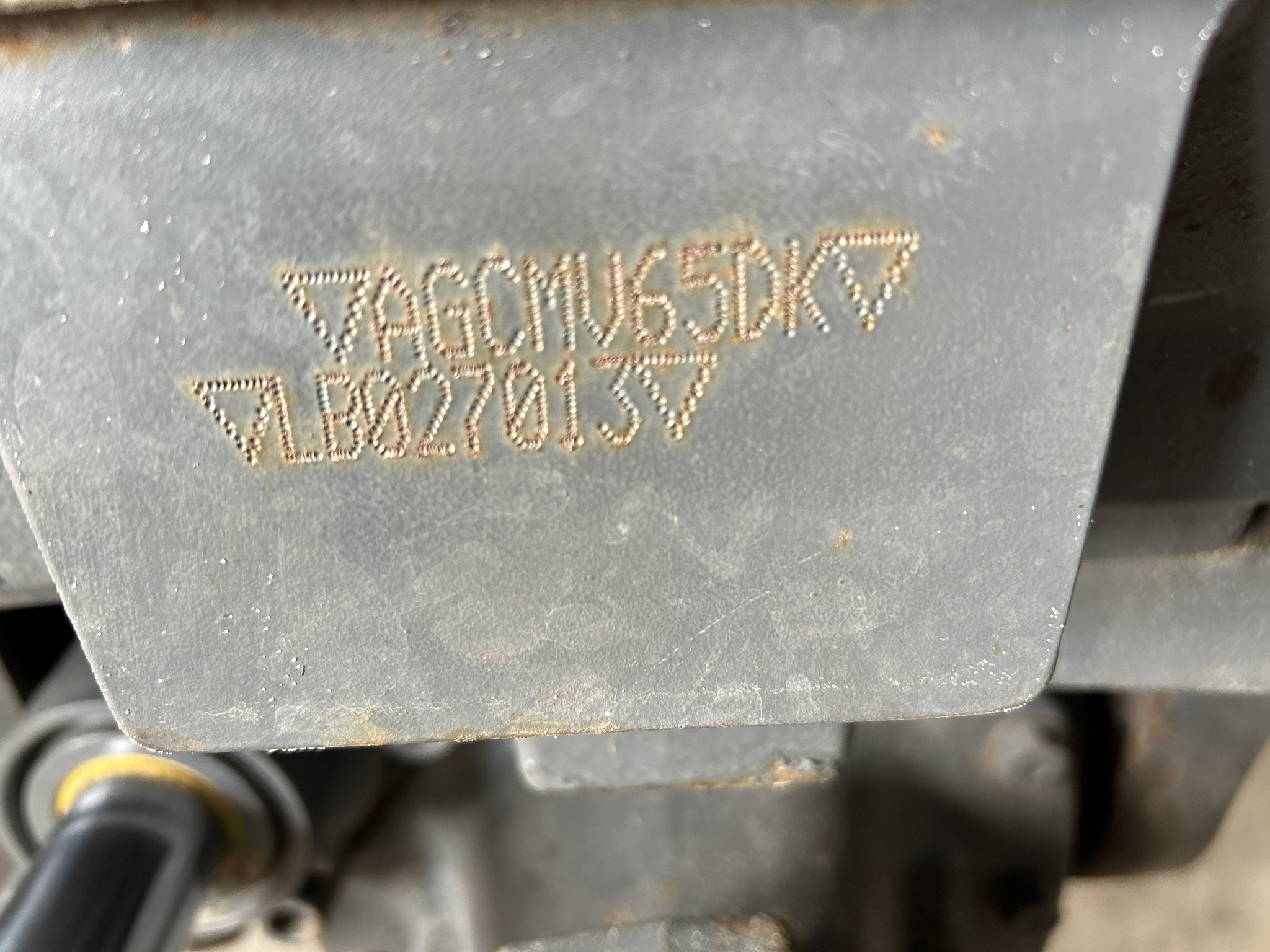 2020 Massey Ferguson 5712SL Classic Image 2